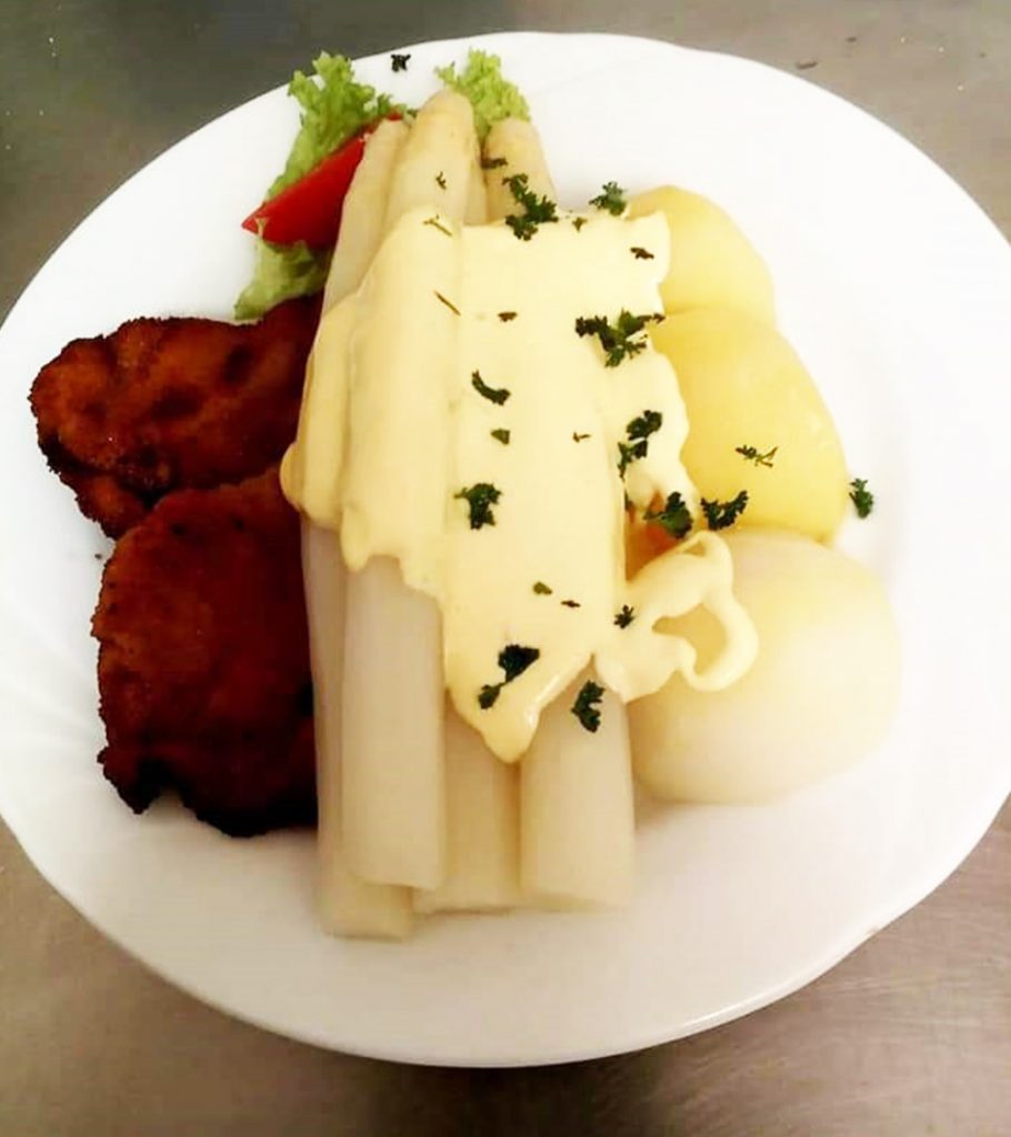 Gasthaus am Dorfanger – Ihr Gasthaus in Henningsdorf - Schnitzel mit Spargel